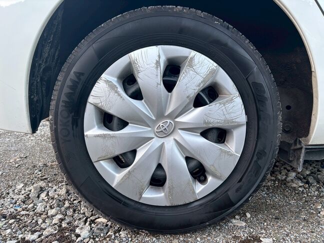 確かな足回り！しっかりとしたタイヤを装着しています。【アクア】